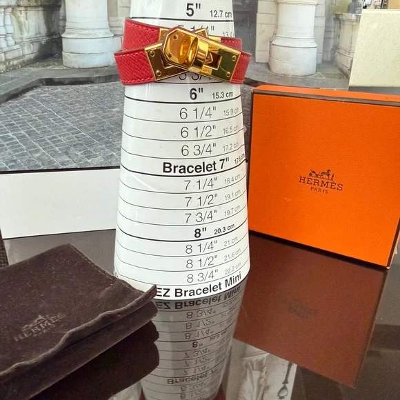 LOT 2169 Hermes Kelly Red Leather with 18K gold plated  Hardware - Picture 5 of 10